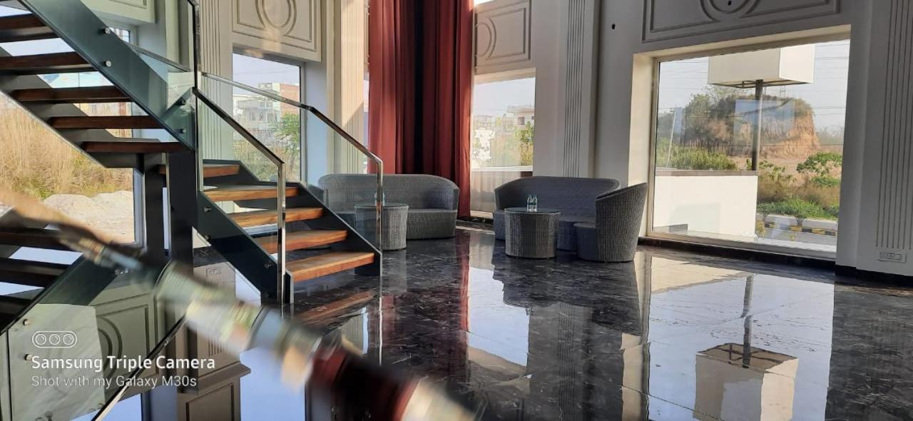 Dayal Hotel Уна Экстерьер фото